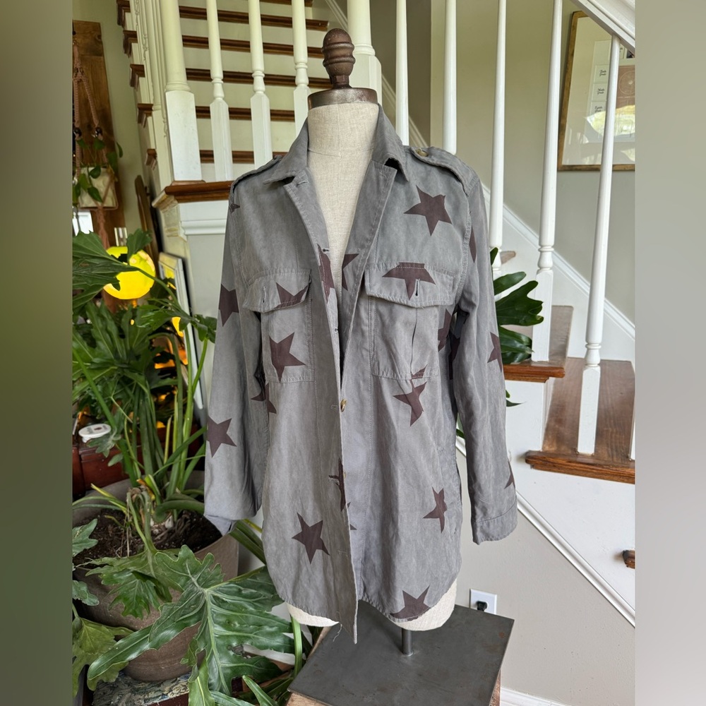 Lightweight military inspired jacket/overpiece